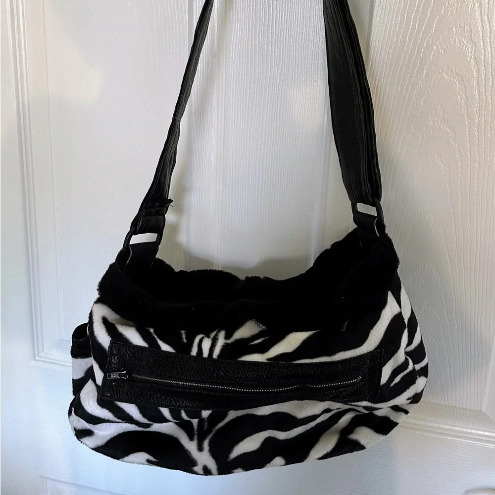 Dog carrier for small dog. Very soft and comfortable for the dog and thick strap